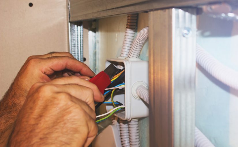 Elektryka w Domu: Innowacyjne Rozwiązania Zapewniające Zabezpieczenie, Efektywność Energetyczną i Convenience w Codziennym Życiu Domowników Współczesnych Domów.
